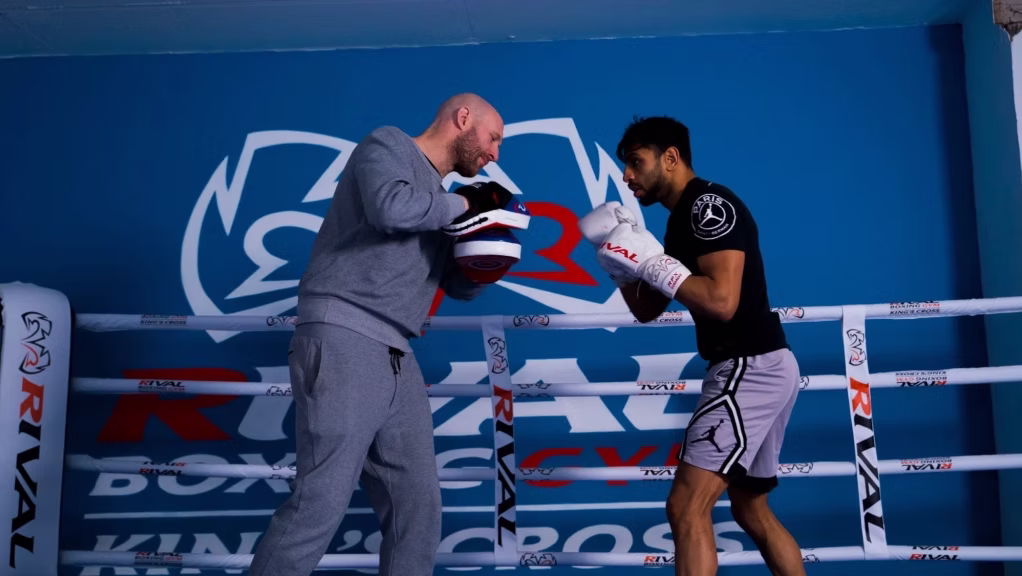Jon Durrant coaching boxing at Rival Boxing Gym Marbella
